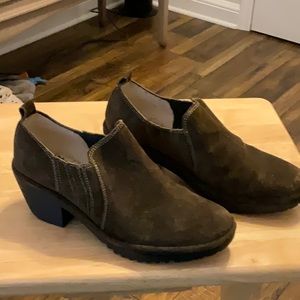 Excellent Fly London dark brown little stretch worn 1 time. Loafer shoe